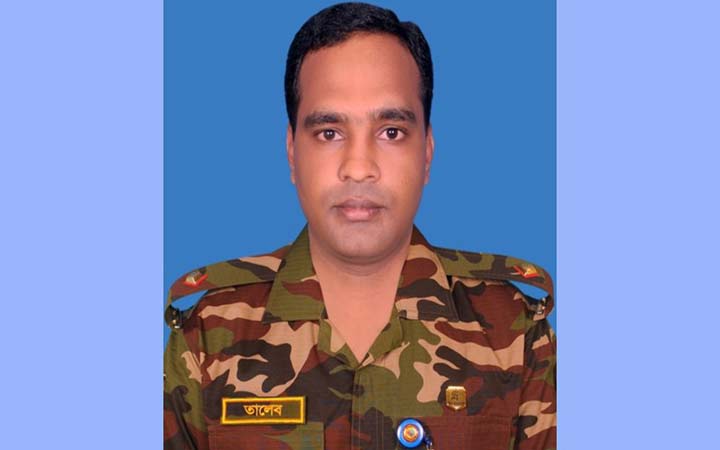 শ্রেষ্ঠ বিএনসিসি শিক্ষক হলেন সেকেন্ড লেফটেন্যান্ট আবু তালেব